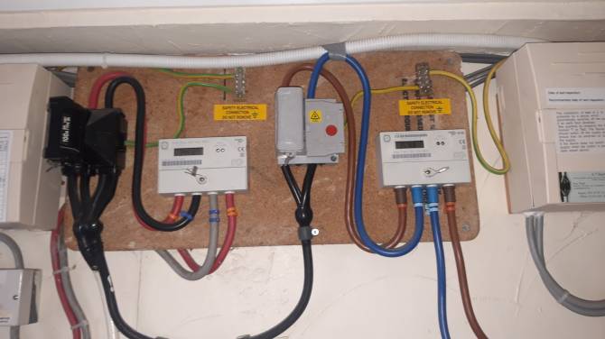 TN-C-S supplies installed in a common switch-room